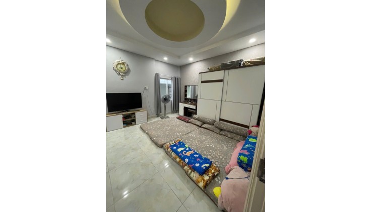 Ngộp MT Hẻm Lý Thường Kiệt -  Chợ Tân Bình 30m2 - 4 tầng BTCT